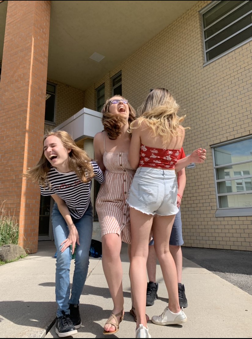 Mackenna_Goulet's tweet photo. Happy Last Day Seniors! Love my #TOJ4C girls 💕 @HollyHa111 @erin_fitz27 https://t.co/nSwapON9wa