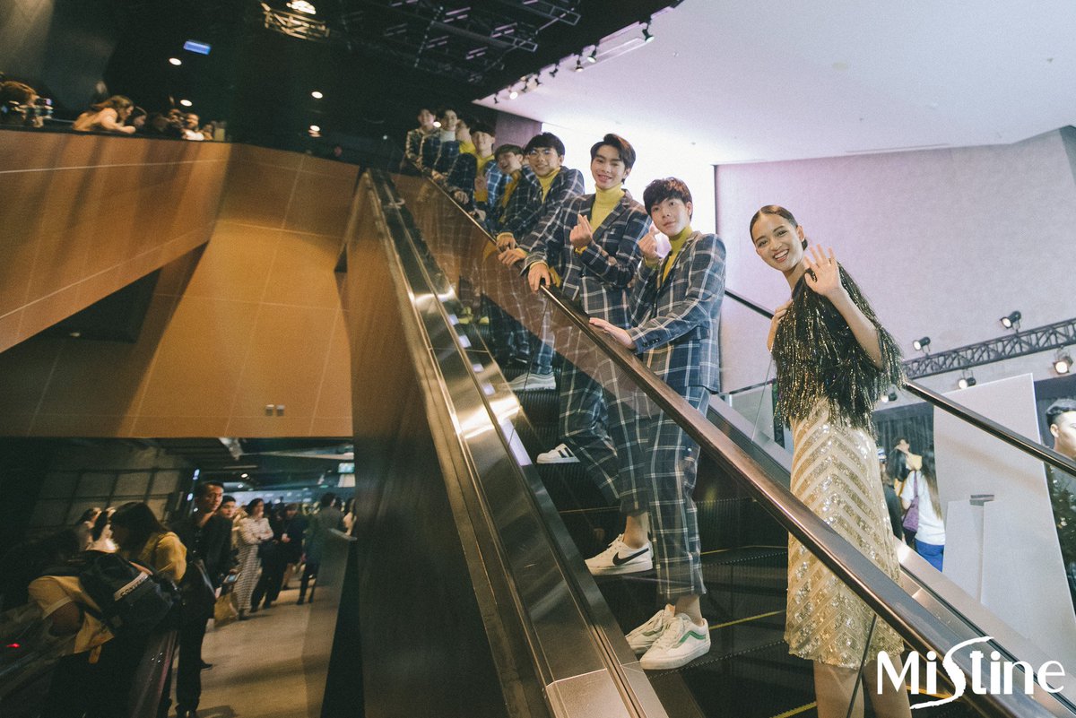 MISTINEOFFICIAL's tweet photo. มาแล้วจ้า 📣 บรรยากาศงาน Longest Runway งานเดินแบบที่ยาวที่สุดในประเทศไทย 🚶♀ และต่อกันยาวๆกับงาน Daradaily Awards ครั้งที่ 8 ในวันที่ 12 มิ.ย. ที่ผ่านมา บรรยากาศจะเป็นยังไงไปชมกันเล้ยย ✨
#MISTINExDaradailyAwards8
#MISTINExUWMAseries
#MistineMIS
#UWMAseries
#TGIFtheseries https://t.co/1icwJpwtkE