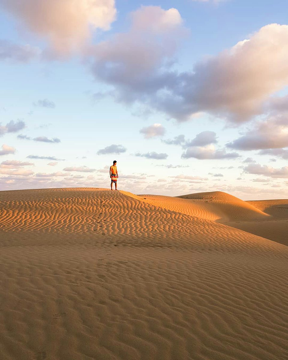 Afrika? Atau semenanjung Arab?
Bukan! Ini di Indonesia, tepatnya di Pantai Oetune, Nusa Tenggara Timur.

Posted by <a href="/yanuarrainsyah/">yanuar rainsyah</a>