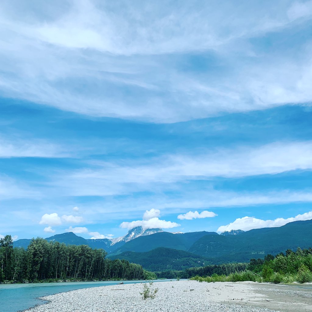 Squamish sure is a beautiful place.. Fantastic beer too!! ;) #BCBeer #Doans #beautifulbc #squamish #backcountrybrewing #aframebrewing #goodtimes #sunshine #smiles #bluesky #coastallife #BCCraft