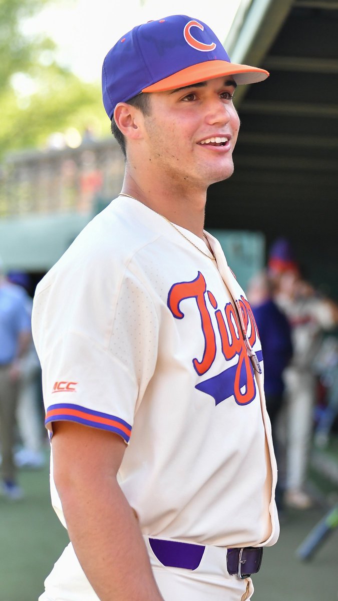 ClemsonBaseball's tweet photo. 📷 🐾 👀

#Clemson https://t.co/7Hycn4oVGe