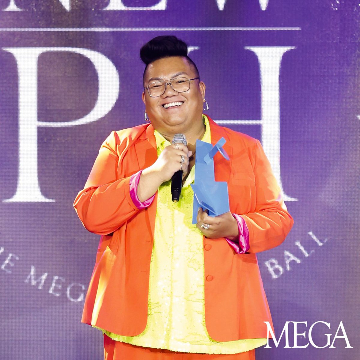mega_magazine's tweet photo. #CarlyleNuera (@CarlyleNuera) lead designer at Barbie Mattel, attributed his success to his parents and their risk to send him to art school, as well as thanking his employers at Mattel for opening their doors for him.
Trophy designed by Valen Valero
#MEGAForAll
#MEGAEqualityBall https://t.co/CrBKiYEpR6