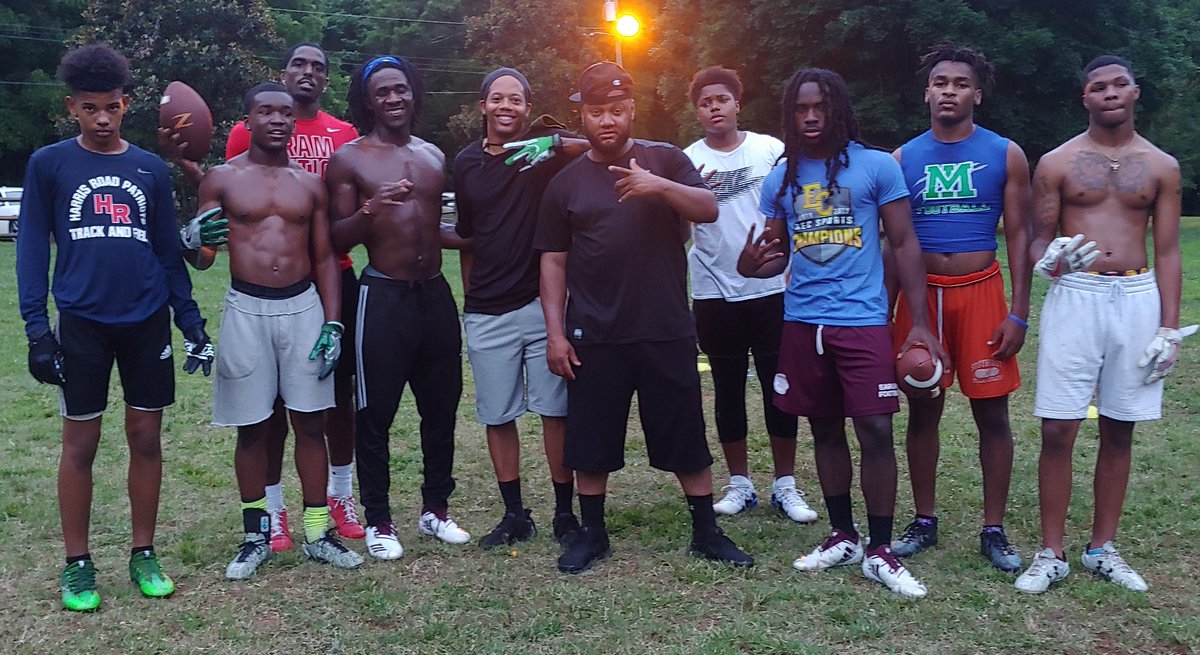 704DBCoachAkers's tweet photo. Reach one Teach one......We train and train and train then WE TRAIN SOME MORE....MY DAWGS DON'T JUST BARK THEY BITE!!!! #NeverSatisfied #WeCutFromADifferentCloth #DBLaboratory #ItsAScience https://t.co/cVEqkgY7AR
