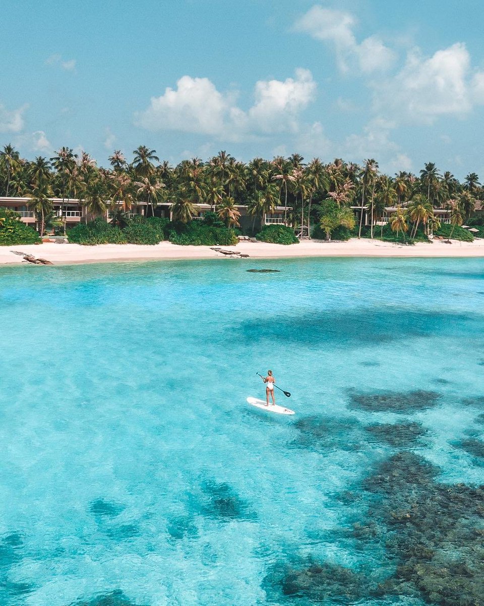 Paddle board dream ❤️🌊
📷 @lavinialavella  -  
.
 @amillafushi #sup #standuppaddling #beautifulmaldives #beachvibes #maldivesparadise #islandfun #visitmaldives #maldivesisland #beautifulsea #Maldives #MaldivesInsider #MaldivesNetMv