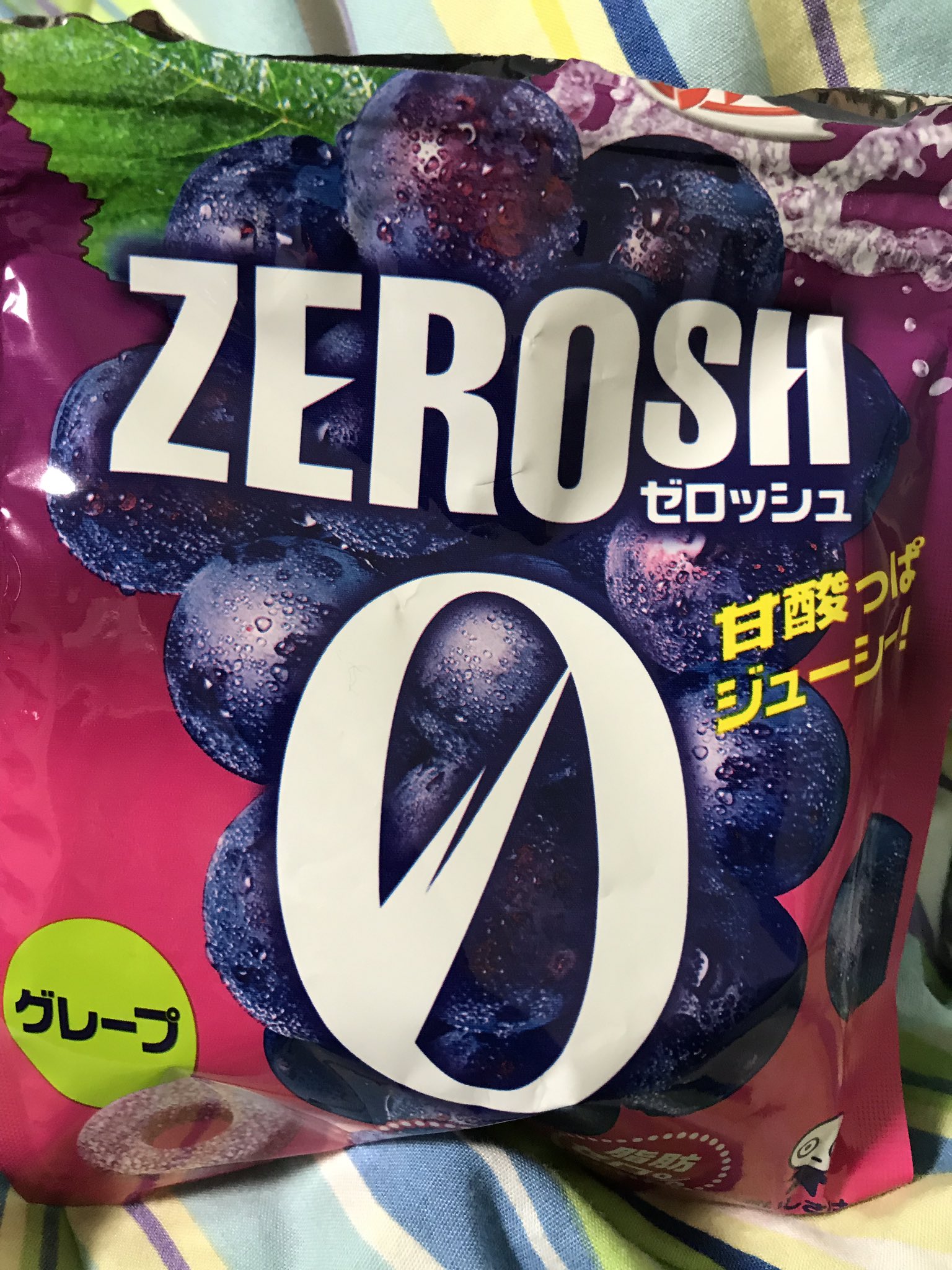 グミ Ar Twitter ゼロッシュ ぶどう シゲキックス作ってるとこのグミ 何が0って形が0 おでんのイカのような感じ グミといえばカロリー が気になるけど 形が0だからカロリー0 だからいくらでも食べられる グミは食べすぎに注意しましょう 今日のグミ グミ Ar Twitter ゼロッシュ ぶどう シゲキックス作ってるとこのグミ 何が0って形が0 おでんのイカのような感じ グミといえばカロリー が気になるけど 形が0だからカロリー0 だからいくらでも食べられる グミは食べすぎに注意しましょう 今日のグミ