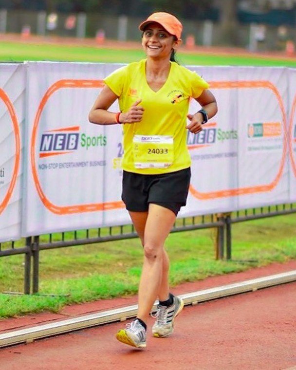 MumbaiRunners's tweet image. When someone says you can't do something, do it twice and take pics. That's @pribhatt29 during the 24 hour stadium run last Sunday. She conquered the race and came 1st in Women's category.
#MumbaiRunners #BombayRunning #undoordinary #stayinsane # ultra r… bit.ly/2KpEjsL
