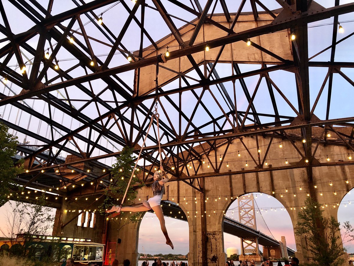 OK <a href="/visitphilly/">Visit Philly</a> you really outdid yourself with that reception and sunset rainbow. 👏 #PRSATravel