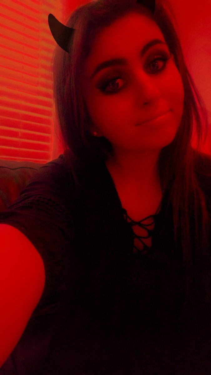 MissMorrisseyy's tweet photo. #devilfilter #selfie #red #like #follow https://t.co/QXuo9CY1xr