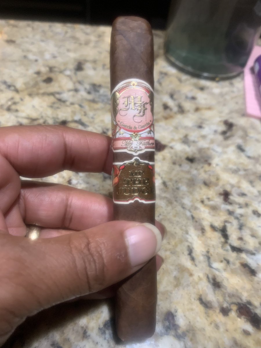 wenhardy's tweet photo. #VictorySmoke #WhiteSox #MyFather https://t.co/UzPPufYklY
