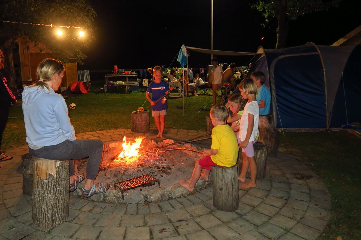 Avtokampi's tweet image. Reka #Kolpa in Kanu kamp Radenci vabita na uživanje v naravi 🏕️. Akcija za celo družino - rafting, kanuji, SUP, urejena plaža, kolesarjenje, pohodništvo, zvečer pa uživanje ob ognju. Lahko kampiraš ali najameš glamping hiško- avtokampi.si/kampi/kanu-kam… 
@belakrajinaBK  @SloveniaInfo