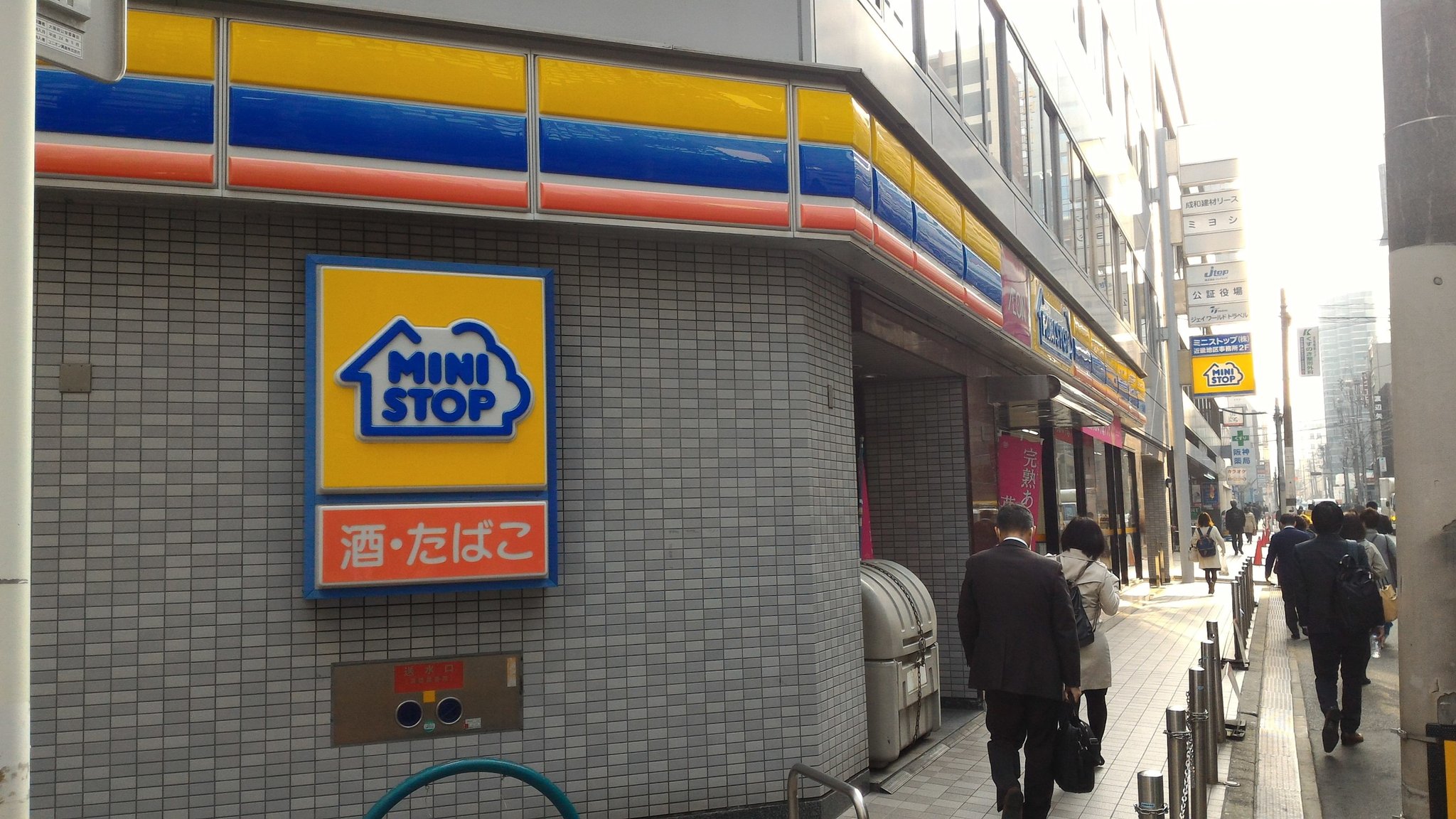 Ministop 店舗紹介垢 Sur Twitter 店舗紹介 大阪編 御堂筋本町店 大阪の梅田と難波の間にある店舗です 地下鉄御堂筋線の本町駅が最寄り駅です なんとこちらの店舗セルフレジが導入されてます さらにイートインスペースがレストランなみに広いです 是非寄っ