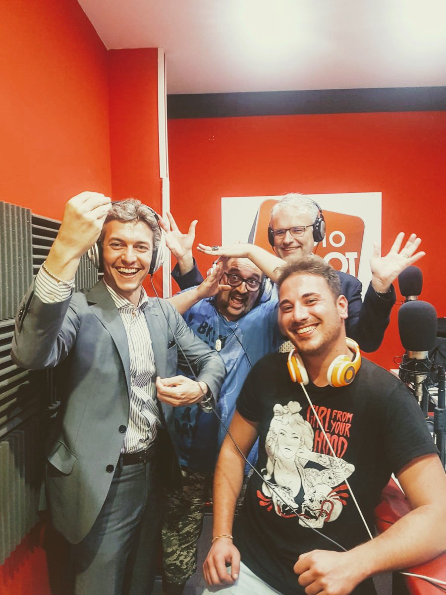 Michele_Gerace's tweet image. Osservare significa interagire con il mondo. Sorprendersi è esserne parte. Comprendere la complessità vuol dire abitarla lungo confini indistinguibili.

Ne parliamo nel #BarEuropa al Rock Night Show con @dominicipi e @organtin 

Buon ascolto! 📻 m.soundcloud.com/michele-gerace…