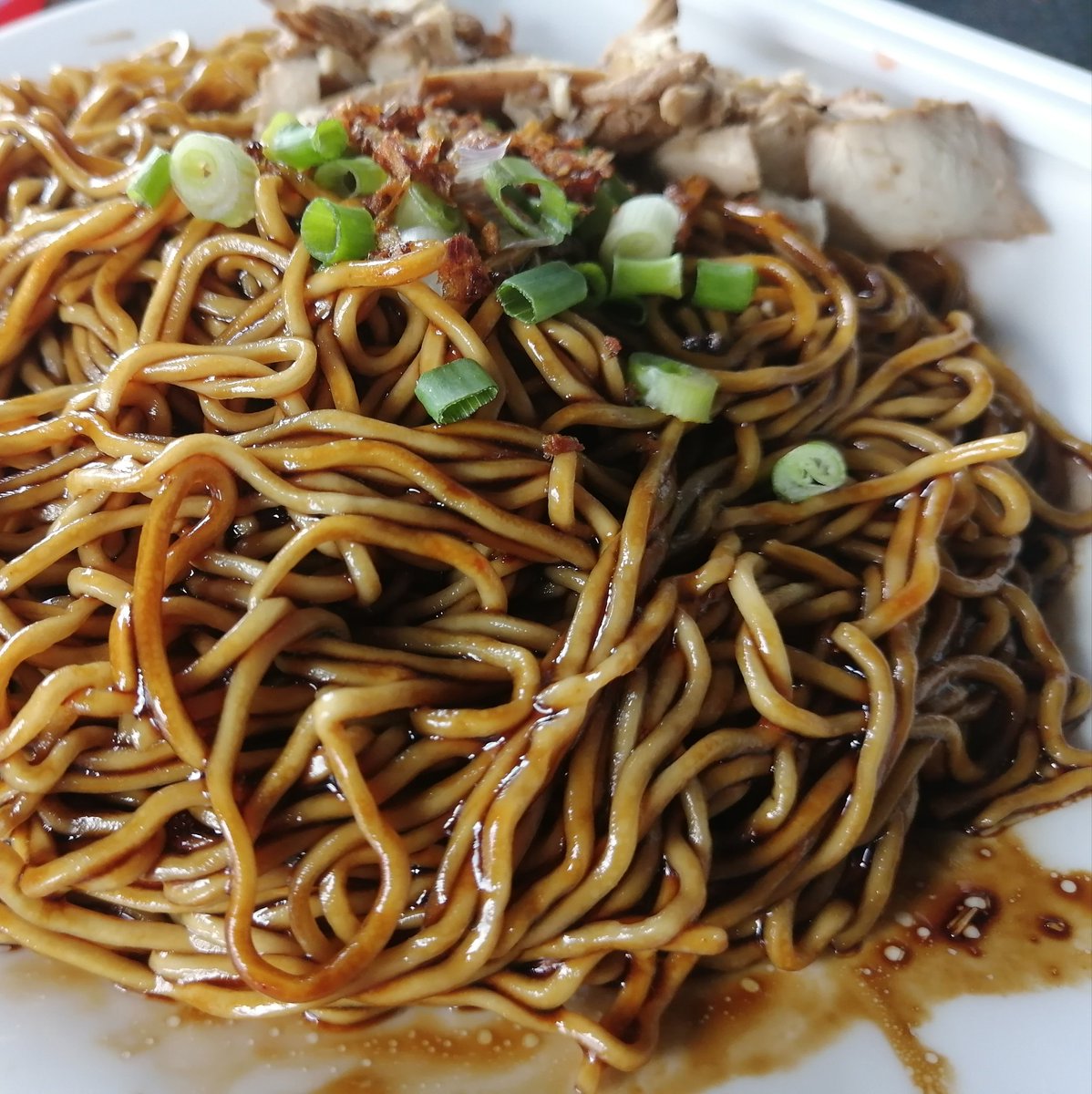 twt_borneomy's tweet photo. Mee Kampua dan wantan sup paling syahdu di Kuching. https://t.co/YyvdVB67d2