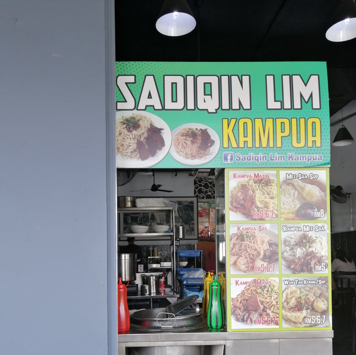 twt_borneomy's tweet photo. Mee Kampua dan wantan sup paling syahdu di Kuching. https://t.co/YyvdVB67d2