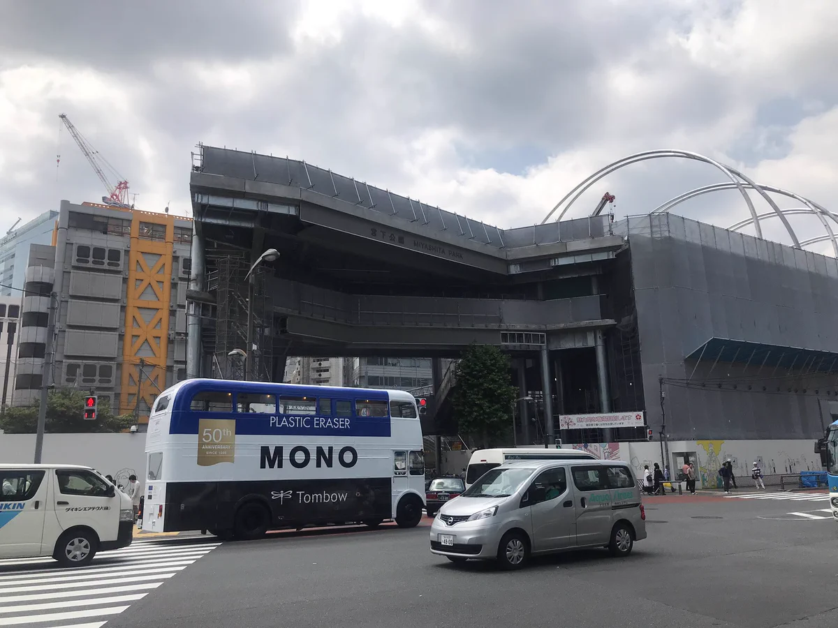 消しゴム「MONO」が道路走ってるんだけどwww白線は消さないでねwww