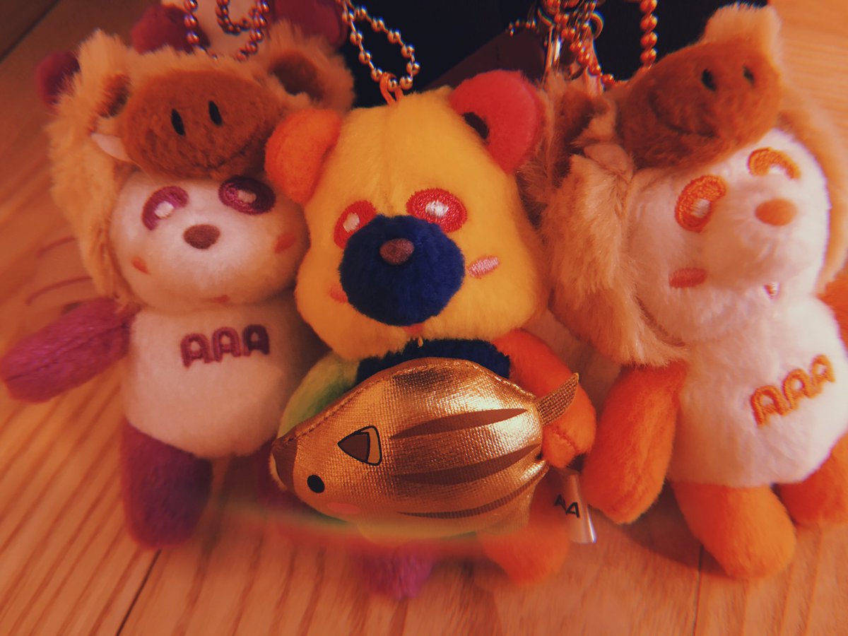 aaa_luv_r's tweet photo. にっしーとα２つ自分で引き当てた☺️🧡💜
１つは宇野ちゃんに変えてもらった✨

ラバー、ストラップ変えてくれた方
ありがとうございました🥺

#AAA #FFF #FFFグッズ https://t.co/zoAP4DOOF9