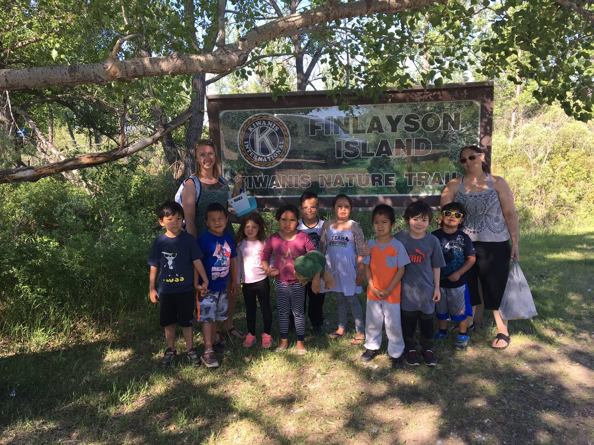 Thank you @sherronburns for the two day teachings! We learned about #mandalas and created them in our classroom and outdoors with picked material from #motherearth! #tourtuesday #lskysd #grad2031 #doigkinders #giftofcare #beautifulbattlefords