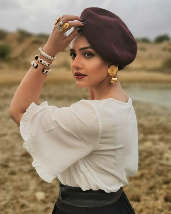 MediaSpringPk's tweet photo. The best mix of international labels brought together by #Zasimo 💯 @ZaraNoorAbbas #ZaraNoorAbbas dazzles in some chic outfits from their upcoming shoot 🌷 https://t.co/JgoCo4pQXV