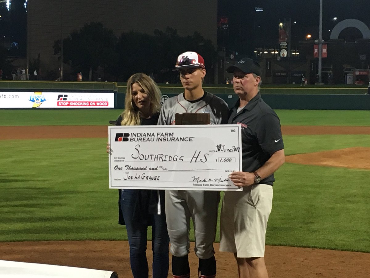 aaronhancock14's tweet photo. Also, lest we forget, a very high honor for Southridge senior, Joe LaGrange! He was named the winner of the mental attitude award!! #firstclasskid @jlagrange20 @SouthridgeR https://t.co/CosL9cNNxU