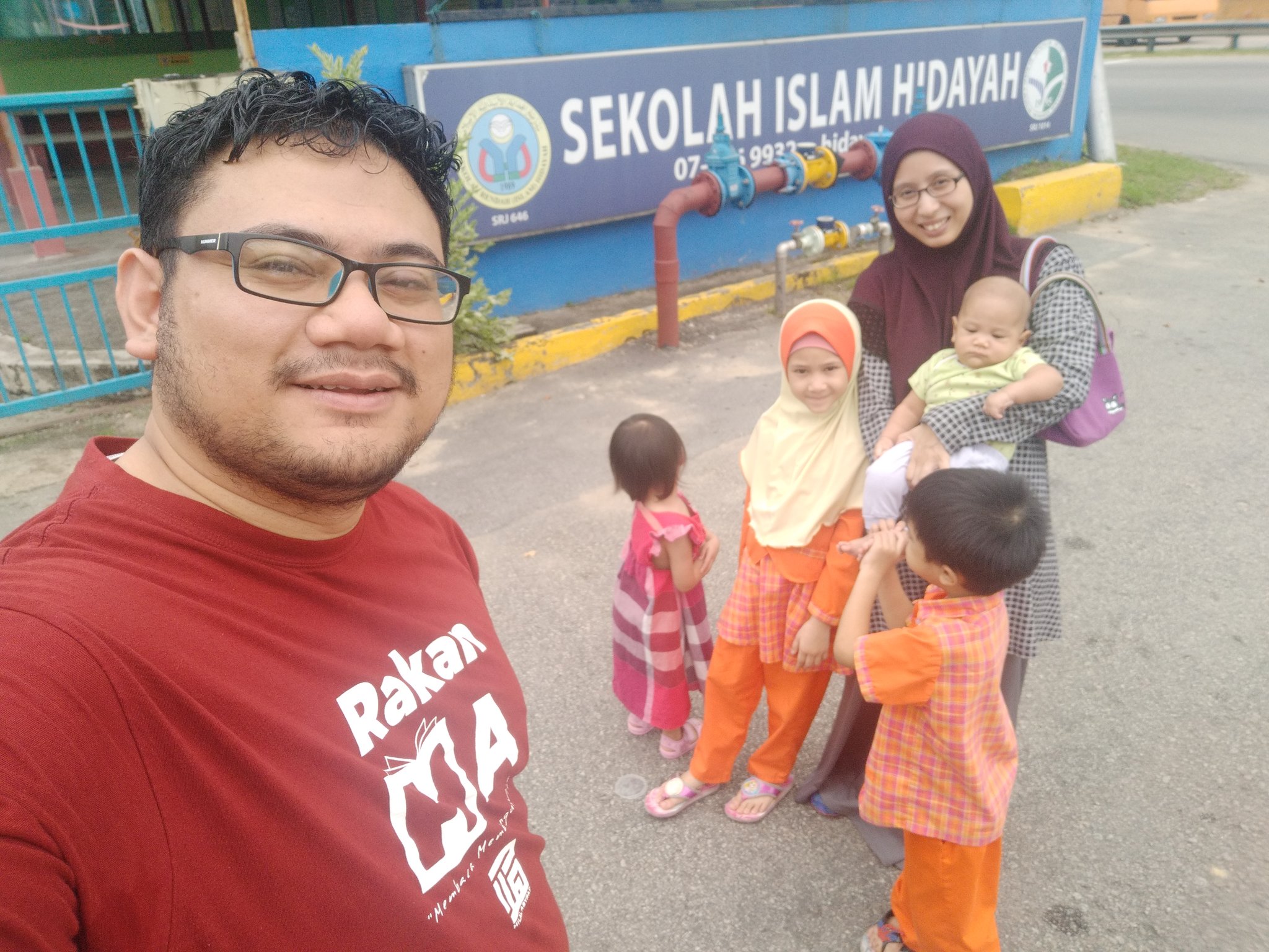 Hilal Asyraf On Twitter Hari Ini Saya Singgah Ke Sekolah Islam Hidayah Senai Johor Sekolah Rendah Tempat Saya Belajar Alhamdulillah Dapat Bertemu Guru Guru Yang Dirindui Tak Sangka Juga Akan Dikerumuni Pelajar2 Sekolah