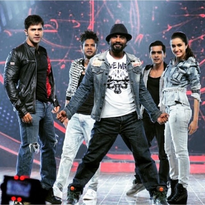 varunshraddha_'s tweet photo. @Varun_dvn @ShraddhaKapoor @PDdancing @remodsouza @TheRaghav_Juyal @utvfilms #Throwback #ABCD2Promotions @Varun_dvn @ShraddhaKapoor @remodsouza @PDdancing 😍😎😉👍💖 #4YearsOfABCD2 #ABCD2 https://t.co/Cm2IweAA1l