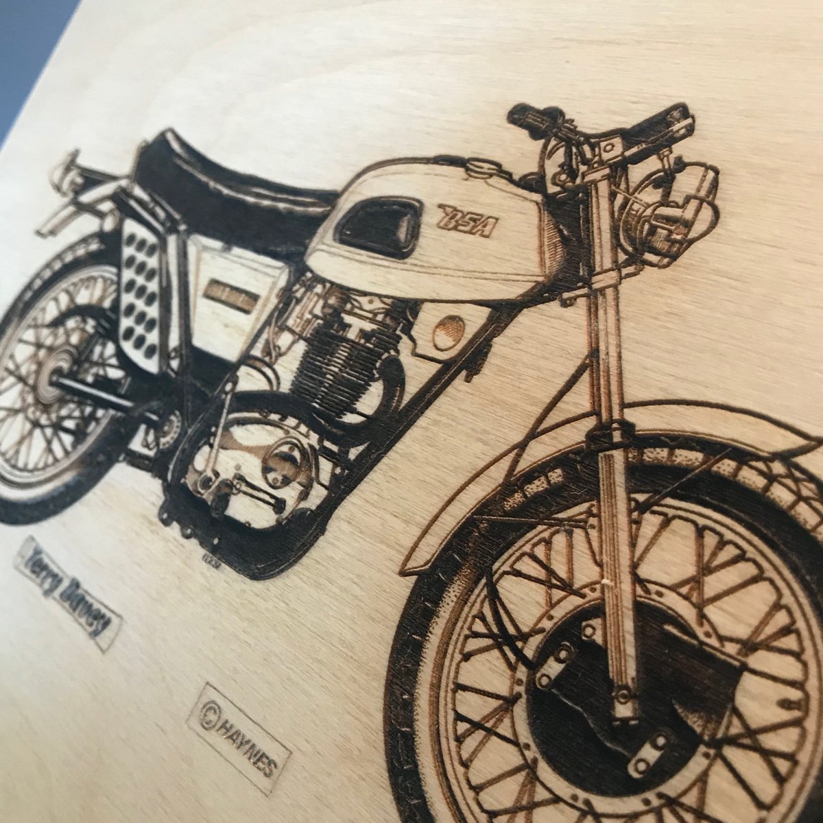 EtchRetro's tweet image. BSA... 😍 #wallart #bsa #motorcycle #engravedwood #haynesmanual