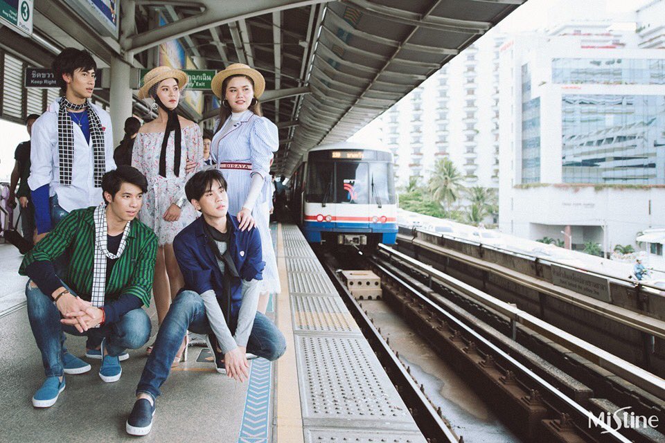 pinearefamily's tweet photo. ภาพบรรยากาศงาน Longest Runway งานเดินแบบที่ยาวที่สุดในประเทศไทย 🚶♂️🚶♀ และต่อกันยาวๆกับงาน Daradaily Awards ครั้งที่ 8 ✨❤️
#UWMAseries
#MISTINExDaradailyAwards8
#MISTINExUWMAseries
#MistineMIS https://t.co/V3gXFF8Lvo