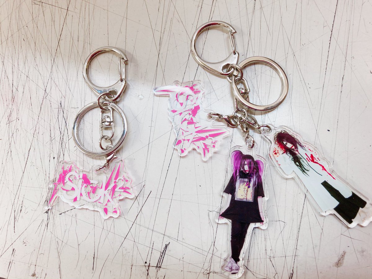 感染 Sick Official على تويتر 新グッズ 本日より発売開始 アクリルキーホルダー 全9種類 各 1 000 Sick ロゴのアクリルキーホルダーにはキーホルダー用リングが付いてきてお好きな組み合わせでカスタム可能です