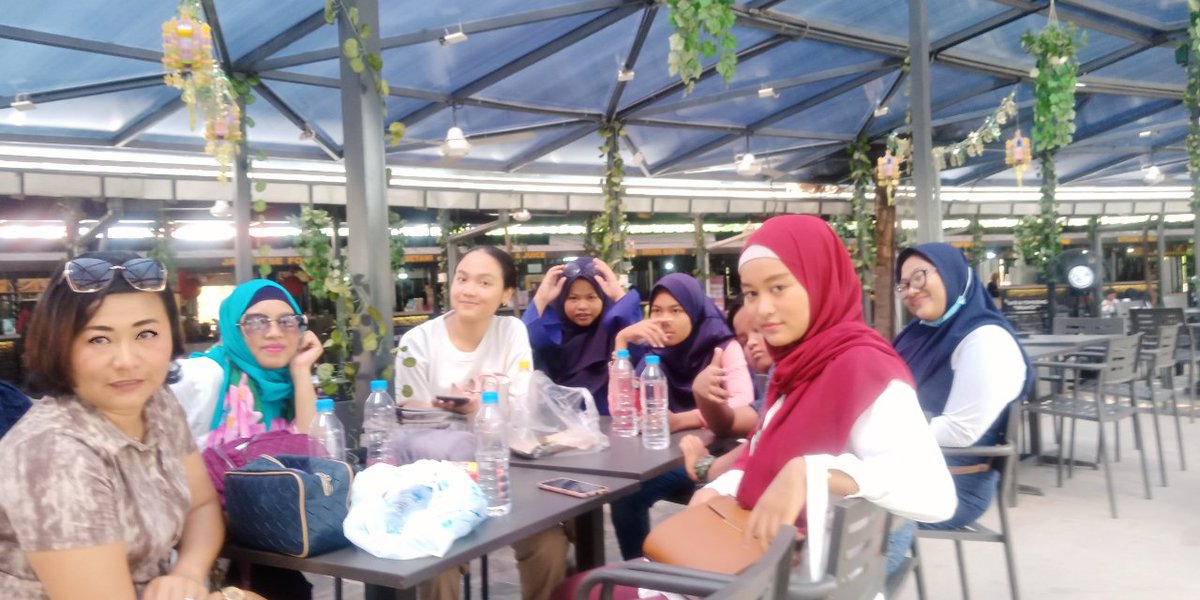 erna_chayank's tweet photo. With my family https://t.co/FGaa6VNmhm