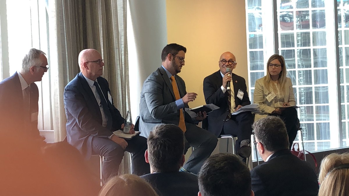2019AICL's tweet photo. On parle maintenant de la dualité linguistique au Canada, défis et perspectives 
@M_Normand
L’Hon. René Cormier, Sénat; William Floch, relations avec les Québécois d’expression anglaise, 
Maître Roger Lepage, Miller Thomson LLP et 
@DrSChouinard Collège Militaire Royal du Canada https://t.co/I7ZAoOK4YE