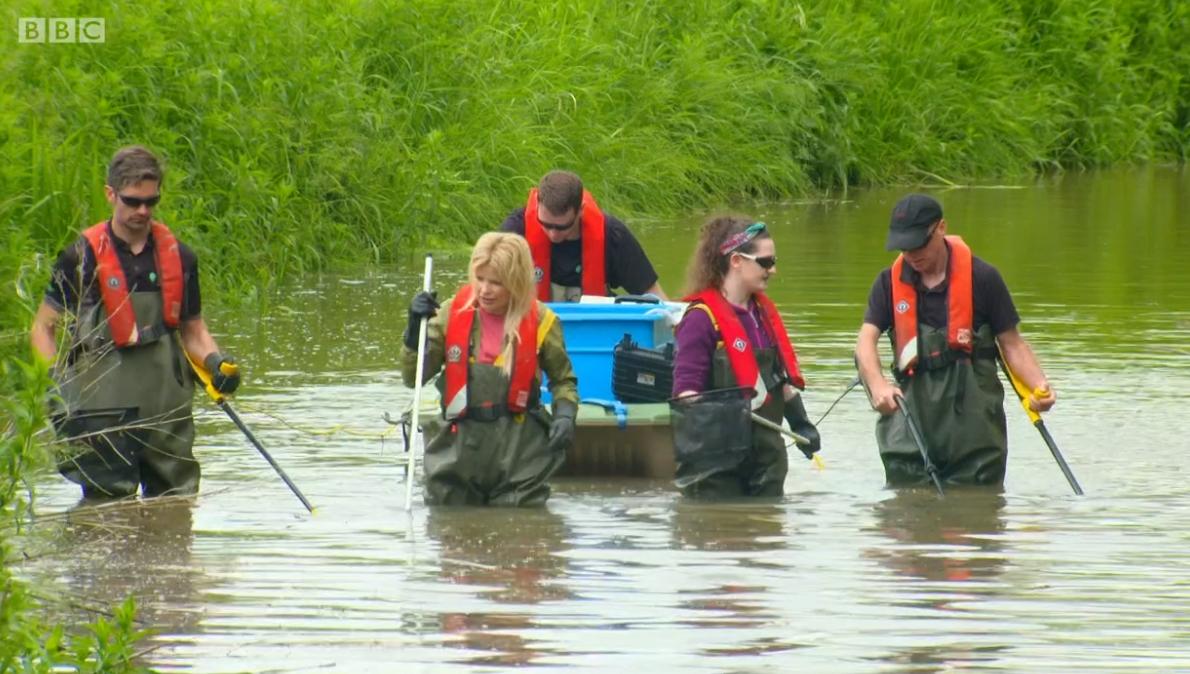 Loughborough University (@lborouniversity) on Twitter photo Did you spot <a href="/lborogeog/">Loughborough Geography and Environment</a>’s Beth Worley on <a href="/BBCCountryfile/">BBC Countryfile</a> at the weekend? She discussed the research she is conducting with <a href="/EnvAgency/">Environment Agency</a> into using eels to control the spread of invasive crayfish 🦞
You watch the episode here: socsi.in/vxZdo
#LboroExperts @lborouniPR Did you spot <a href="/lborogeog/">Loughborough Geography and Environment</a>’s Beth Worley on <a href="/BBCCountryfile/">BBC Countryfile</a> at the weekend? She discussed the research she is conducting with <a href="/EnvAgency/">Environment Agency</a> into using eels to control the spread of invasive crayfish 🦞
You watch the episode here: socsi.in/vxZdo
#LboroExperts @lborouniPR