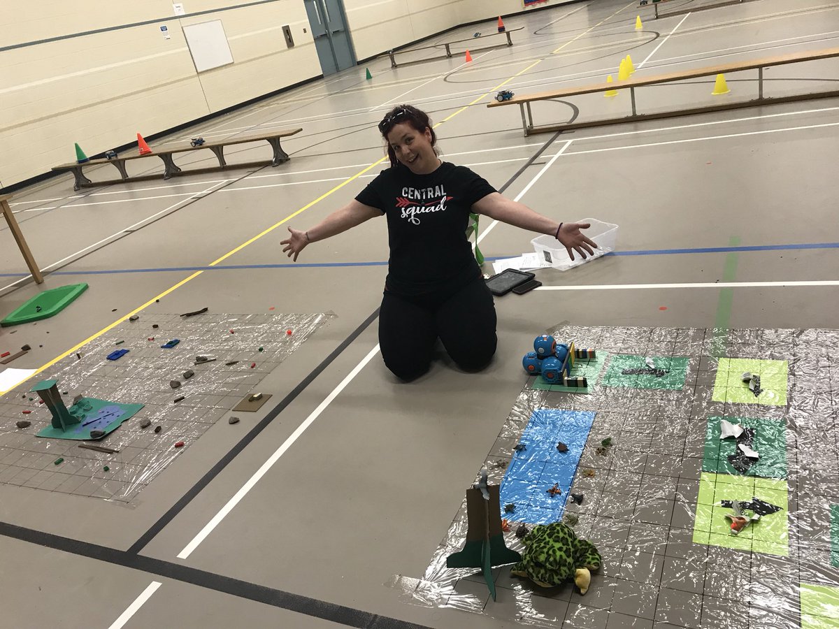 techitan's tweet image. Central School is hopping with coders today. They have a Dash eco challenge, an m-bot obstacle race, Blue-bot mazes and LEGO WeDo make it move exploration all happening. @ShellyCorlyon @UC_ITS @UCDSB @jeremychobbs