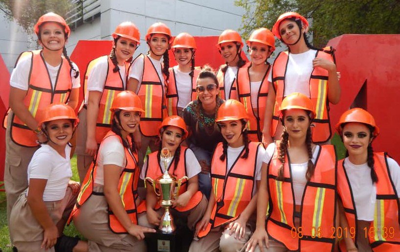 IAnahuacalli's tweet photo. Muchas felicidades a nuestras alumnas y su maestra Ana Altamirano, por ganar el trofeo del 1er lugar en la categoría de Jazz Teens del evento #Interchavoz https://t.co/V8mQMQLqIn