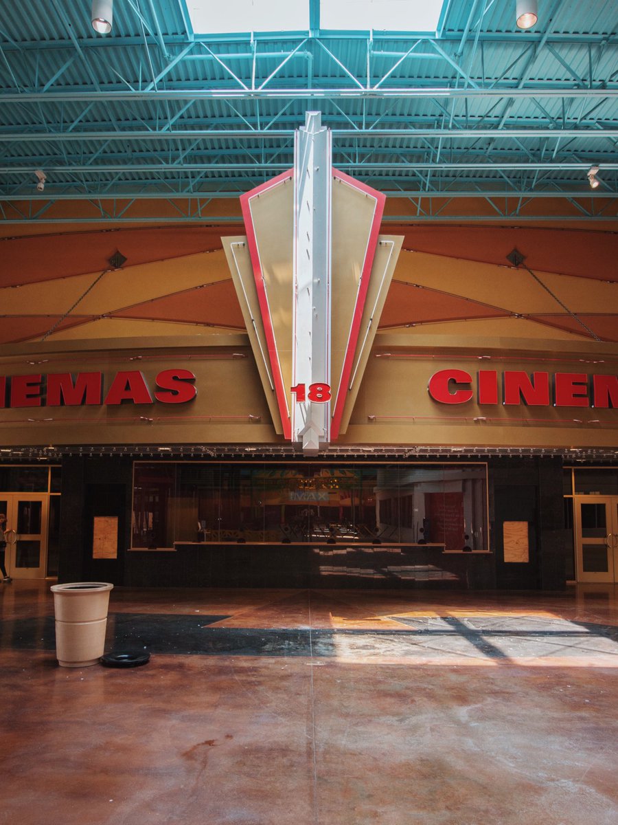 masonnnnj's tweet photo. RIP the mills mall https://t.co/YOSFoWrYyj