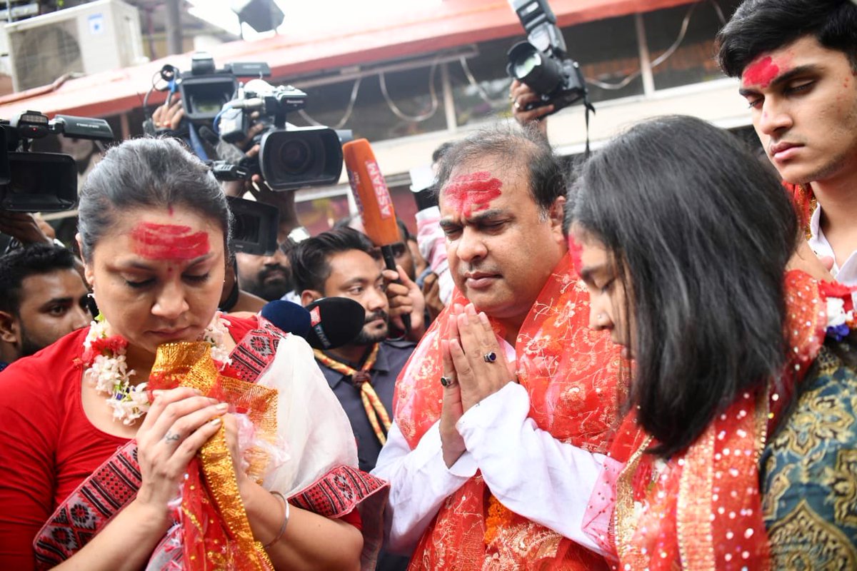 himantabiswa's tweet image. Feeling immensely blessed to get darshan of Maa Kamakhya after the doors were opened for devotees after four days during the ongoing #AmbubachiMela.

Sukanya, Nandil and @rinikibsharma joined me in this annual ritual. Prayed to Maa to ensure happiness and prosperity of all.