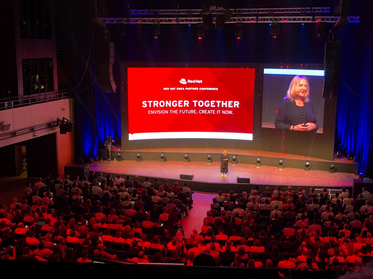 RedHatFrance's tweet photo. Salle comble pour Petra Heinrich, VP Partners &amp; Products EMEA chez Red Hat, qui lance la partner conference à Prague ! #redhatpcemea @RedHatEMEA https://t.co/xkuLr3rPxJ