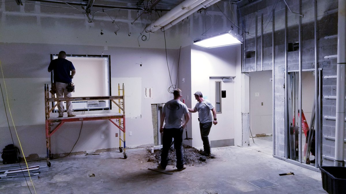 JesuitTampaFL's tweet image. Behind the scenes, hard at work at Jesuit this summer, transforming half of Buliding 4 into the spacious new Robotics &amp;amp; Engineering Lab. 

#AMDG l #JesuitRobotics #JesuitEngineering l #AcademicExcellence l #JSNNews
