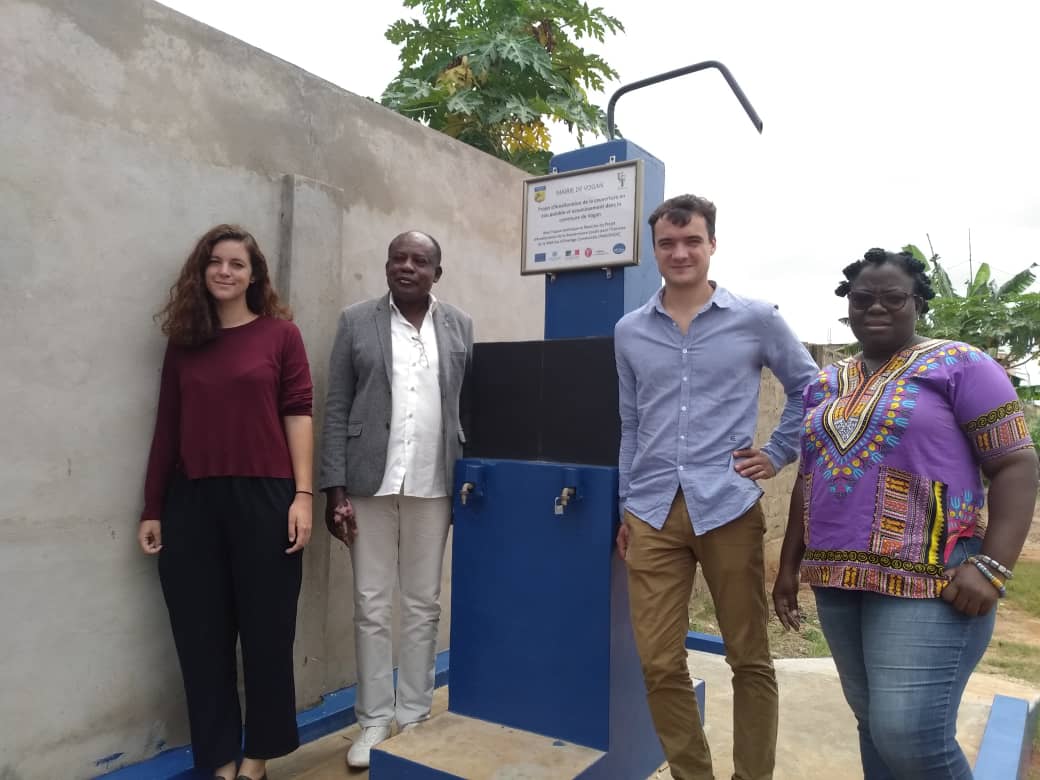 af_ruralwater's tweet photo. A ##Vogan, la mise en oeuvre du #PAGLEMOC servira de base au déploiement du #PASPEVO. La visite des ouvrages réalisés grâce au PAGLEMOC s'est faite avec le PDS de la commune de Vogan et l'AdG d'@af_ruralwater , @Tkossiwa .
@AssociationESF @ENERGIES2050 https://t.co/gYnmCKXXVO