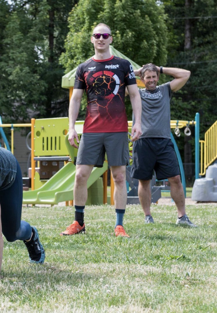 pnw_ocr's tweet photo. @on_running They even look good under an ankle brace! #onrunningcrew #onruning #runonclouds https://t.co/fjPlpp7TDJ