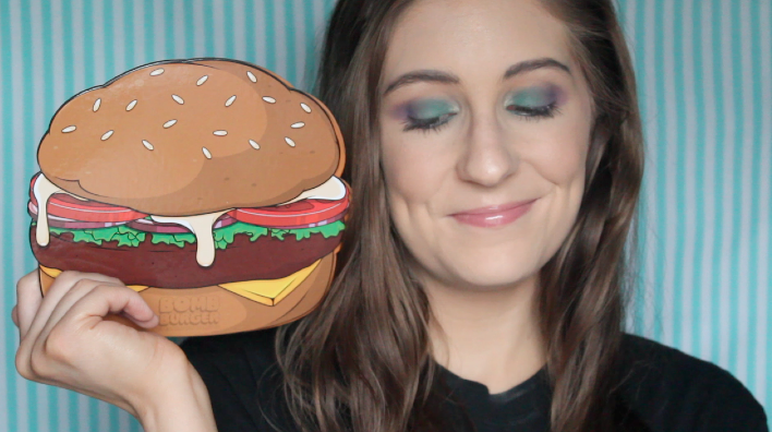 _kellienicole86's tweet photo. Today's video is a tutorial using the @Bombshellcos Bomb Burger eyeshadow palette 🍔

https://t.co/ng0d0kmLhF

#makeup #makeuplover #makeuplooks #tutorial #makeupjunkie #makeupaddict #beauty #beautycommunity #mua #mue #indie #youtuber #newvideo #newvideoalert #smallyoutuber https://t.co/uLNXSFEL0F