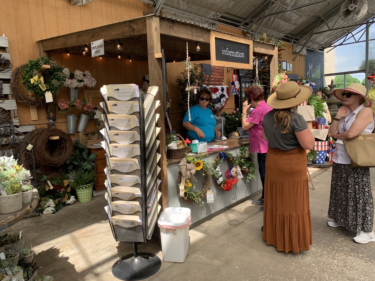 gardencentermag's tweet photo. There’s education galore at @MartinsHomeGrdn in Tennessee! With folders with info on everything from diseases to planting tips, friendly staff members and workshops, customers can find a way to succeed. #gardencenter #GCASummerTour #independentgardencenter https://t.co/eXihFm61h6
