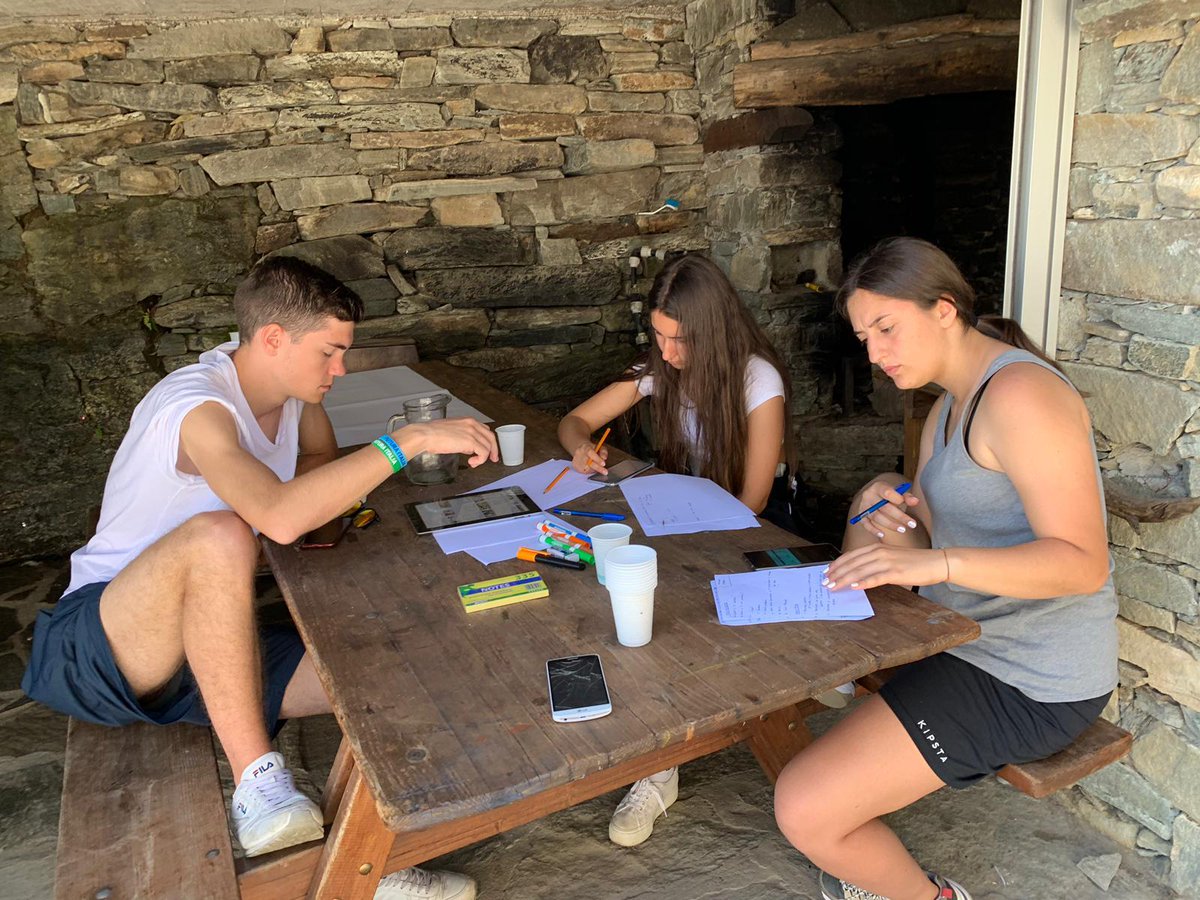 GRAIESLab's tweet photo. #26giugno Terzo giorno x i 13 ragazzi italiani e francesi impegnati a #Monasterolo in #VallidiLanzo nella #summerschool di #InnovLab progetto del #pianointegratoterritoriale #Graieslab @InterregALCOTRA su #innovazione con @CamComTorino @ColdirettiTo @PdeiMestieri @GalLanzo https://t.co/Re83yBBurU
