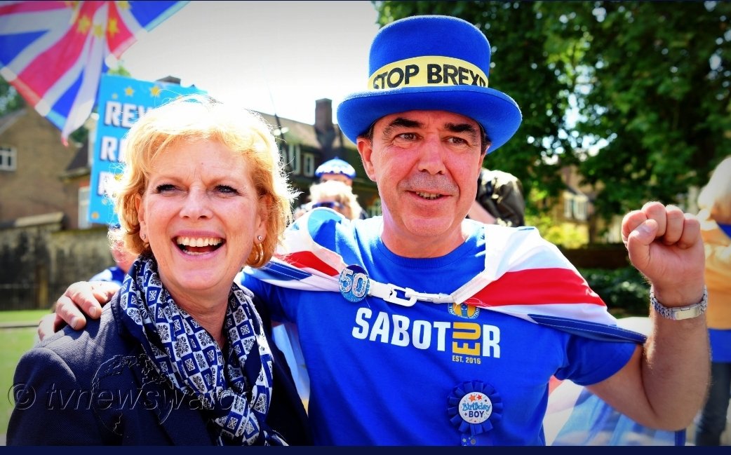 snb19692's tweet image. Thank you @Anna_Soubry MP for coming to sing me 
🎂 Happy Birthday 🎂
#StopBrexit !!