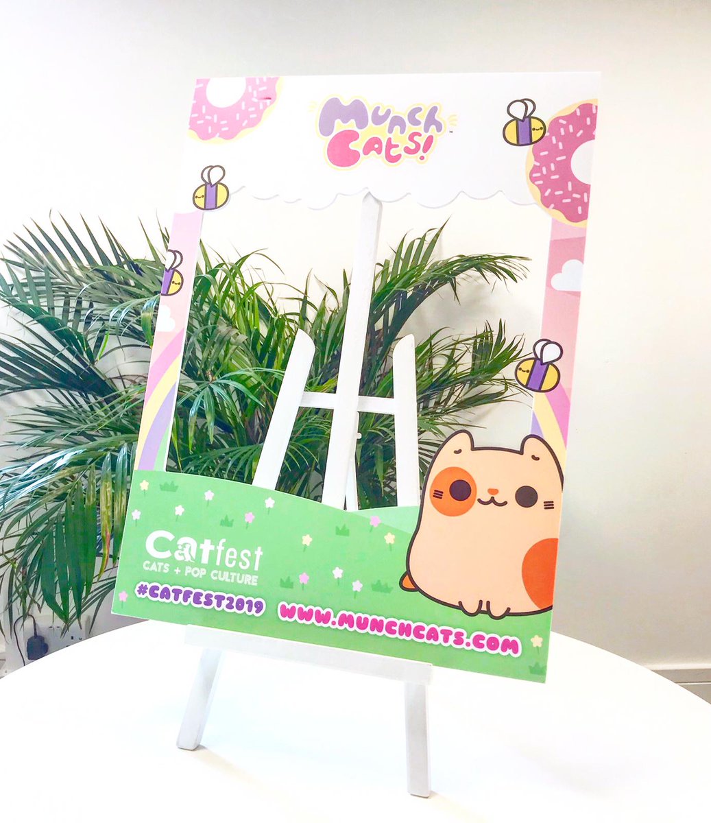 Vespa_Design's tweet photo. Get your best poses ready for @catfestlondon The Munch Cats selfie frame has just arrived! Come and say meow, rock your feline fancy dress and glam cat-eye flicks with the @Vespa_Design team on Stand 11!
#catfestival #londoncats #catsrock #summerfestival #catlovers https://t.co/9rsL0fS38x