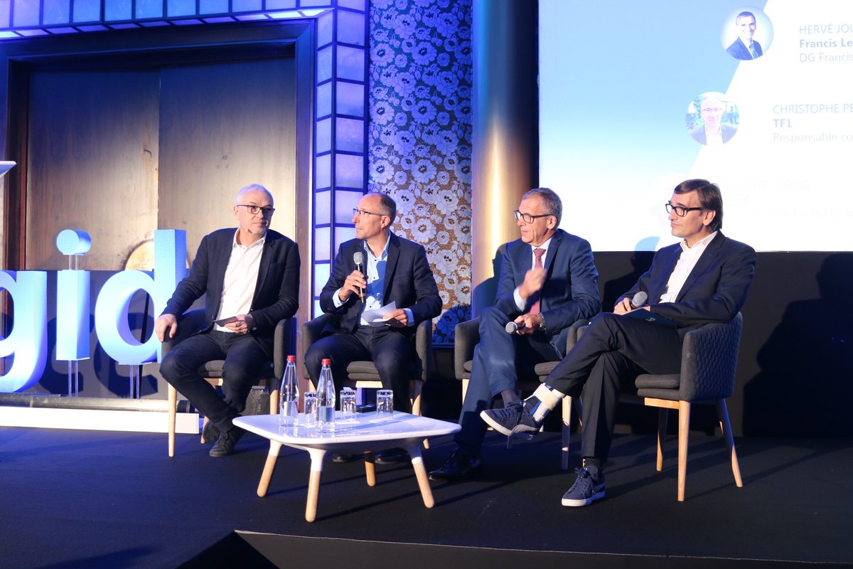 CegidGlobal's tweet photo. Une dernière table ronde pour la route ? #CegidConnections #Fiscalité ne serait pas abouti sans un moment d’échanges autour de l’#AuditFiscal ! Cegid et les Editions Francis Lefebvre nous expliquent la complémentarité de leurs offres logicielles #ecompliance https://t.co/6445qMVk3r