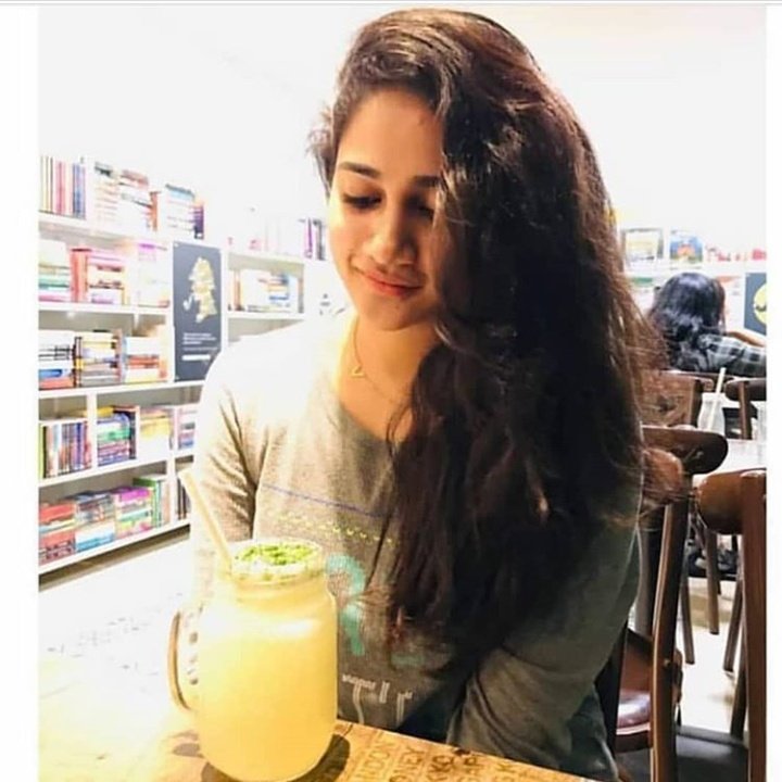 Fc_Losliya's tweet photo. Thalaivi❤ https://t.co/P4nkMFAVbE
