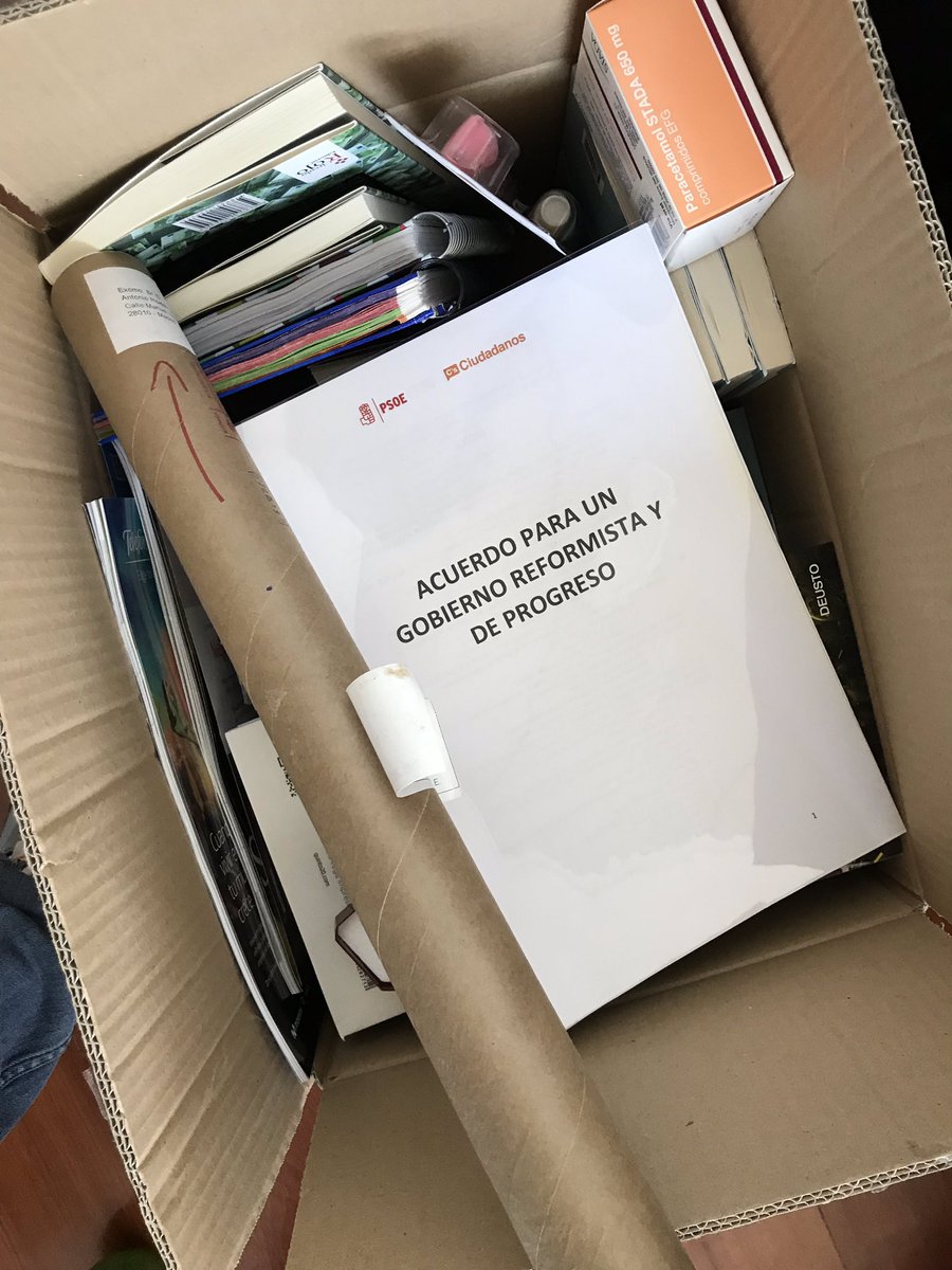 Vaya, mirad lo que me encontré desmontando el despacho...