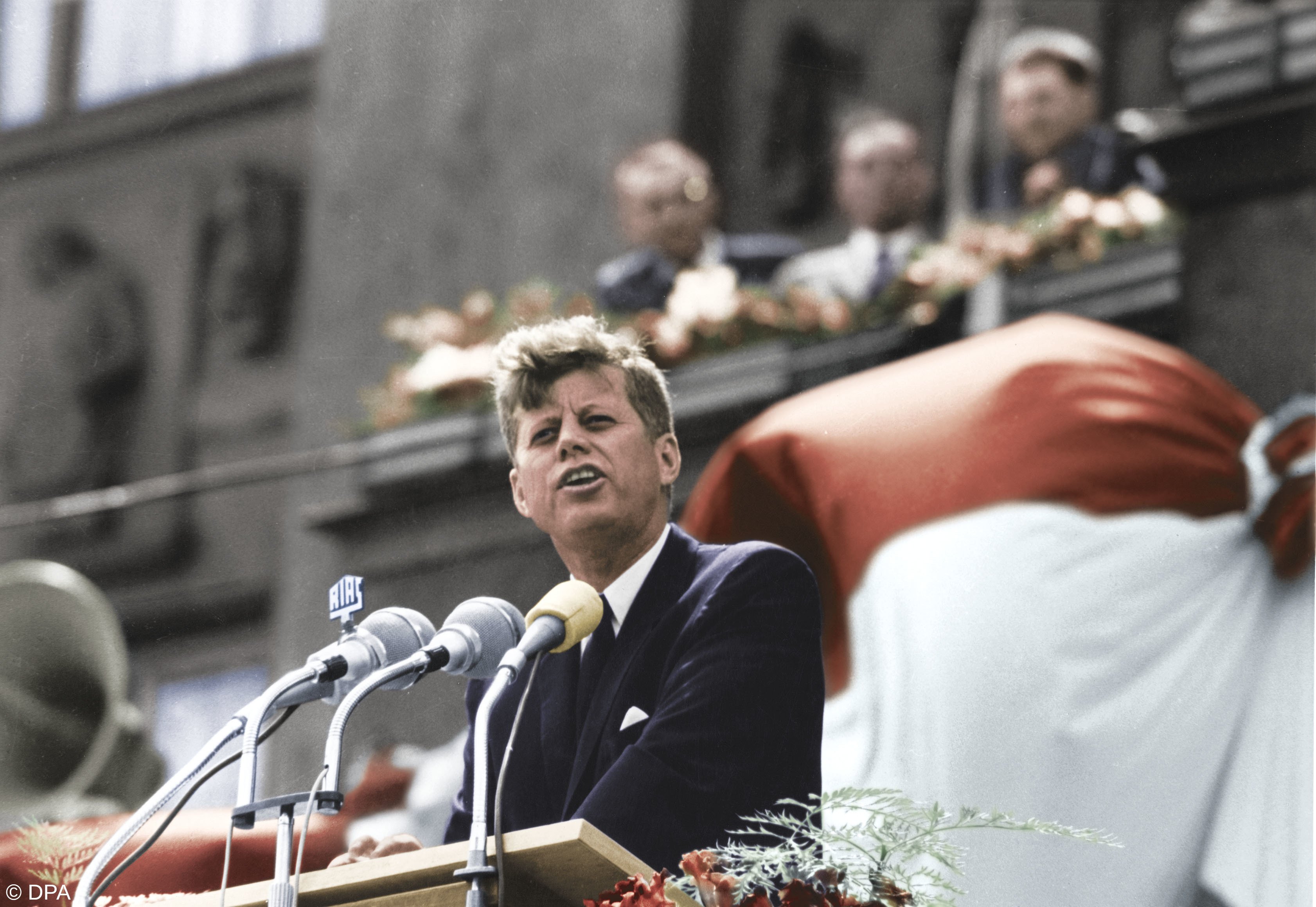 German Embassy on X: ""Ich bin ein Berliner!" 🇩🇪🇺🇸 Former US President John  F. Kennedy visited West Berlin #OnThisDay in 1963, delivering his famous  speech outside Schöneberg Town Hall. It was an