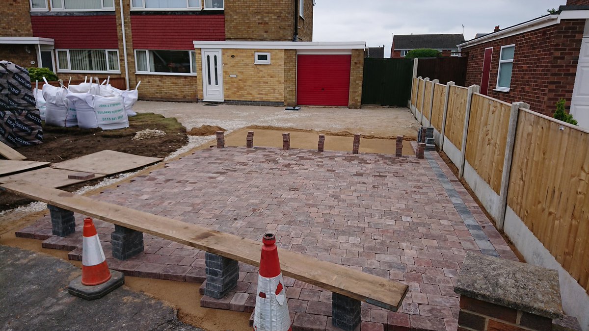 GandJLandscapes's tweet image. Good progress from team @GandJLandscapes 👏 Our new #Probst screeding tool is awesome 👍 #Nottingham #Landscaping #gardendesign #Creatingyourperfectspace Facebook.com/gandjlandscapes gandjlandscapes.co.uk