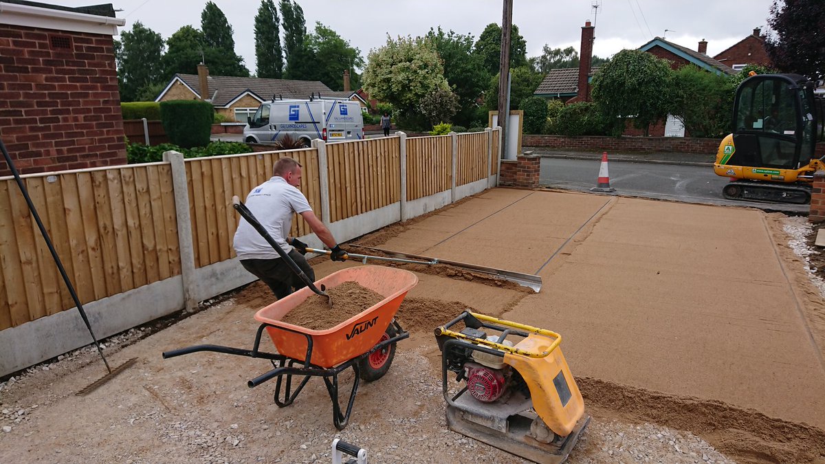 GandJLandscapes's tweet image. Good progress from team @GandJLandscapes 👏 Our new #Probst screeding tool is awesome 👍 #Nottingham #Landscaping #gardendesign #Creatingyourperfectspace Facebook.com/gandjlandscapes gandjlandscapes.co.uk